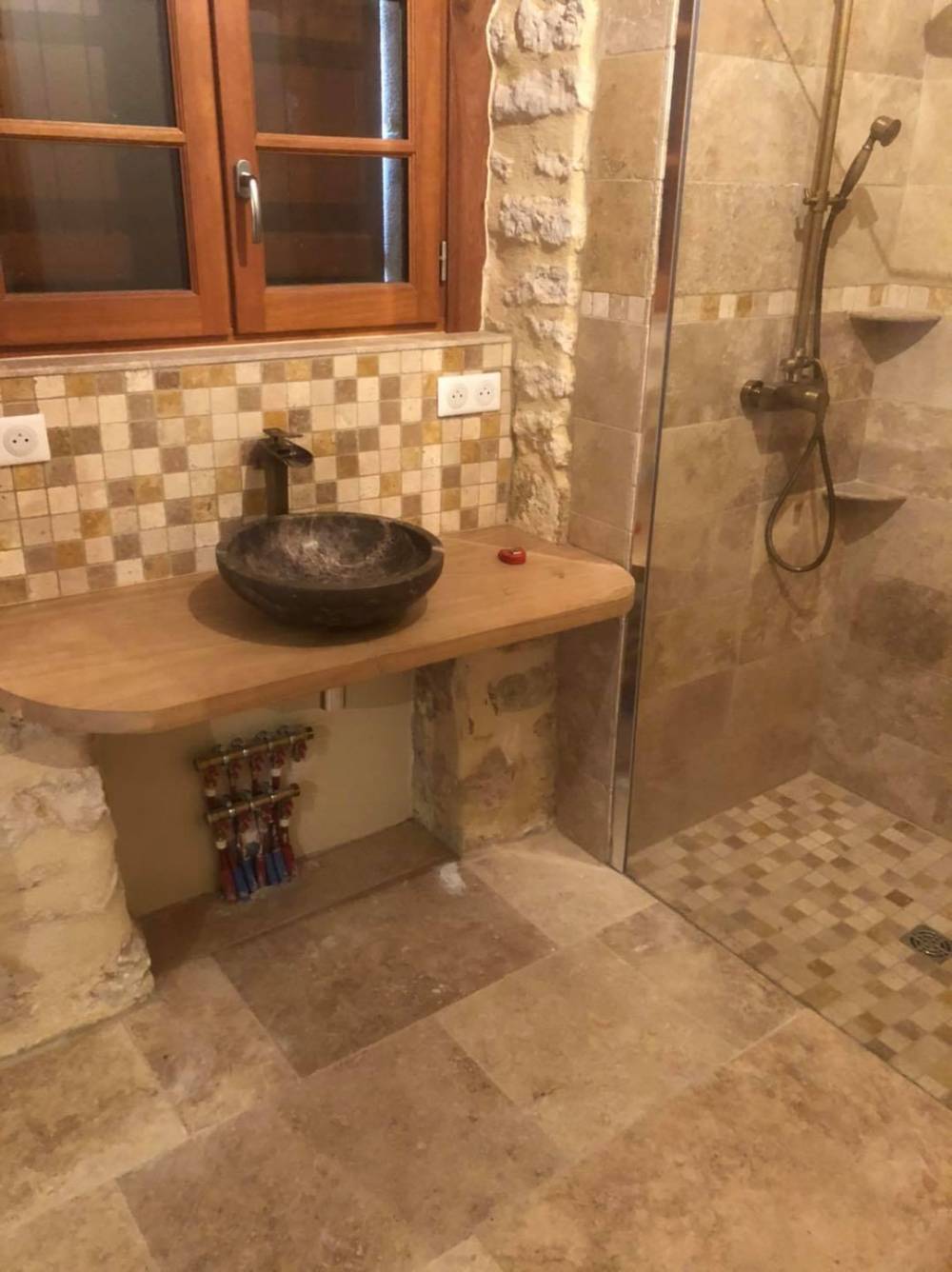 salle de bin en pierre naturelle