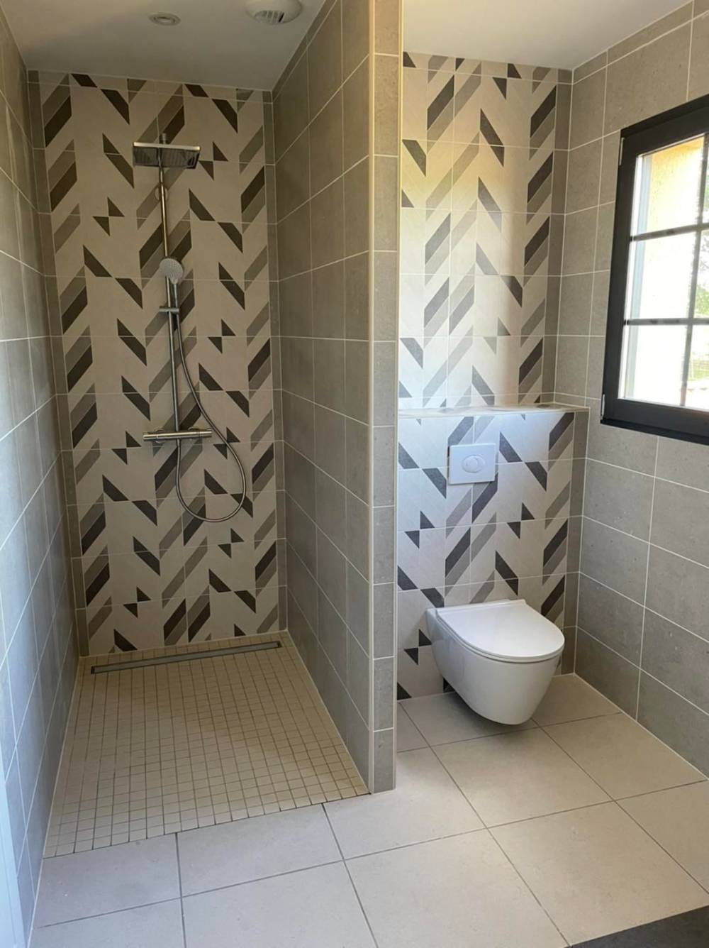 Douche à l'italienne en faïence