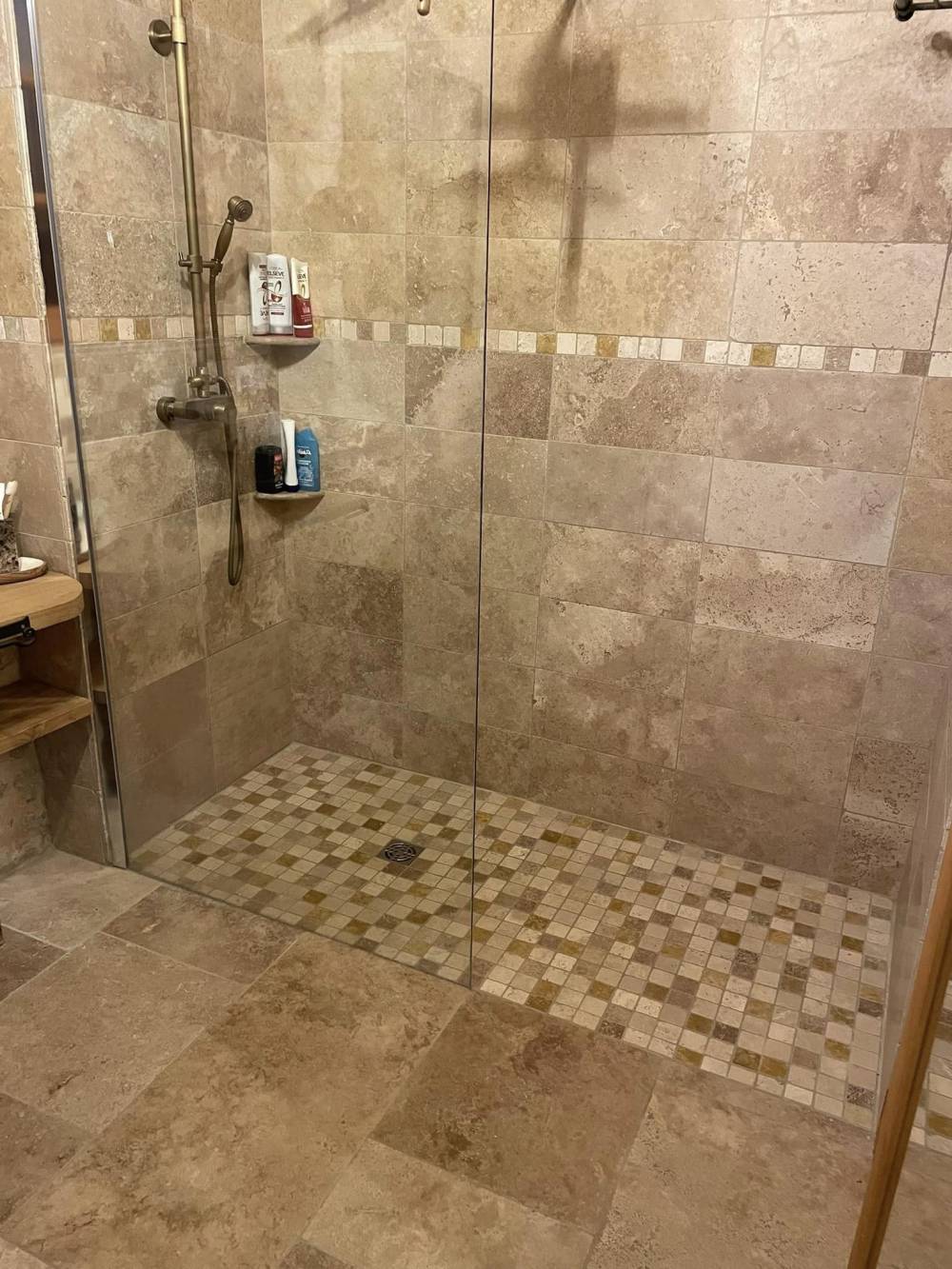 douche italienne en pierre de turquie